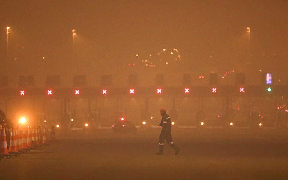 Πύρινος όλεθρος στην Αττική: Εντολή εκκένωσης για το Καλέντζι - Εκρήξεις σε εργοστάσιο στις Αφίδνες -Συγκλονιστικά βίντεο